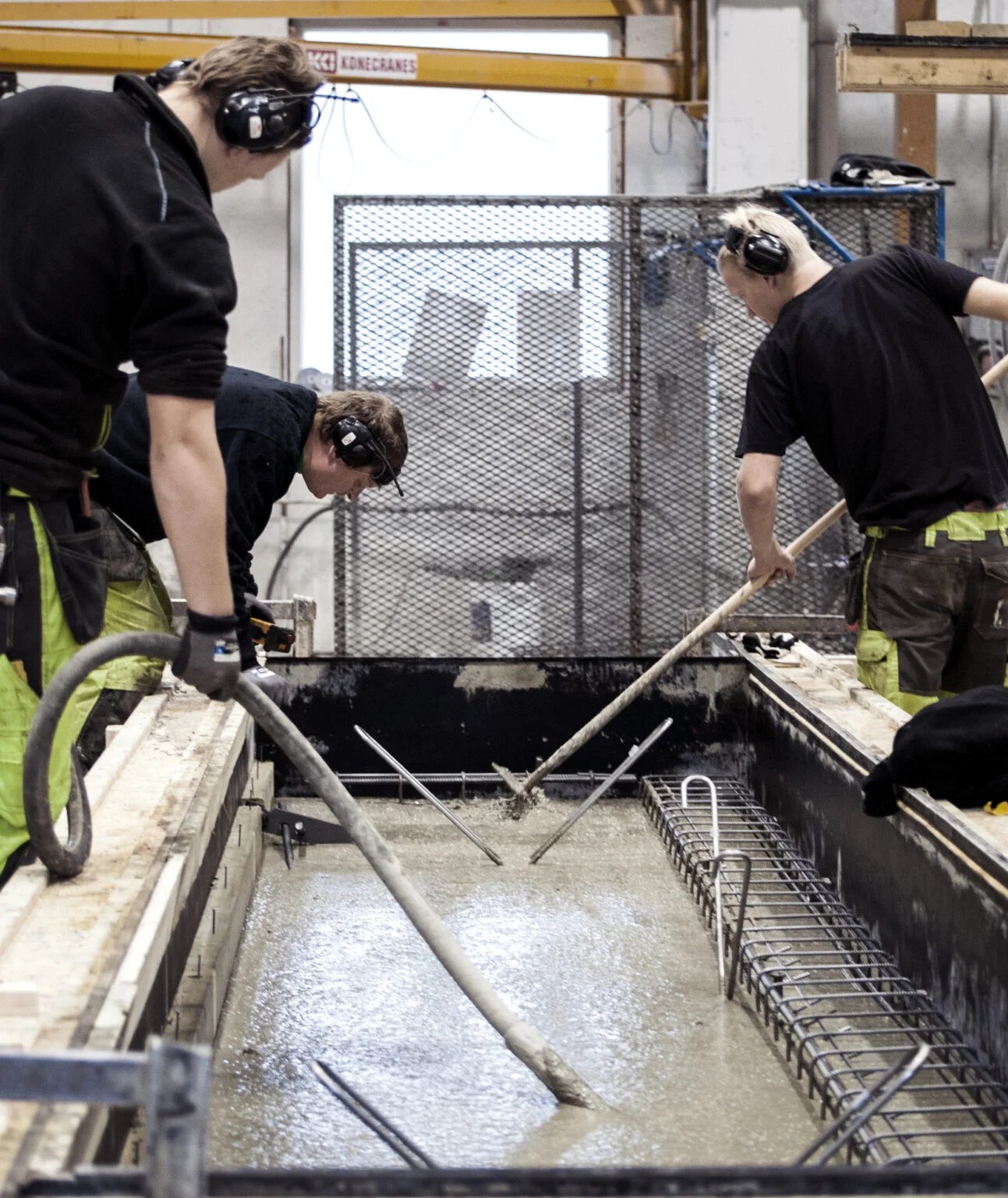Flere rører i flytende betong